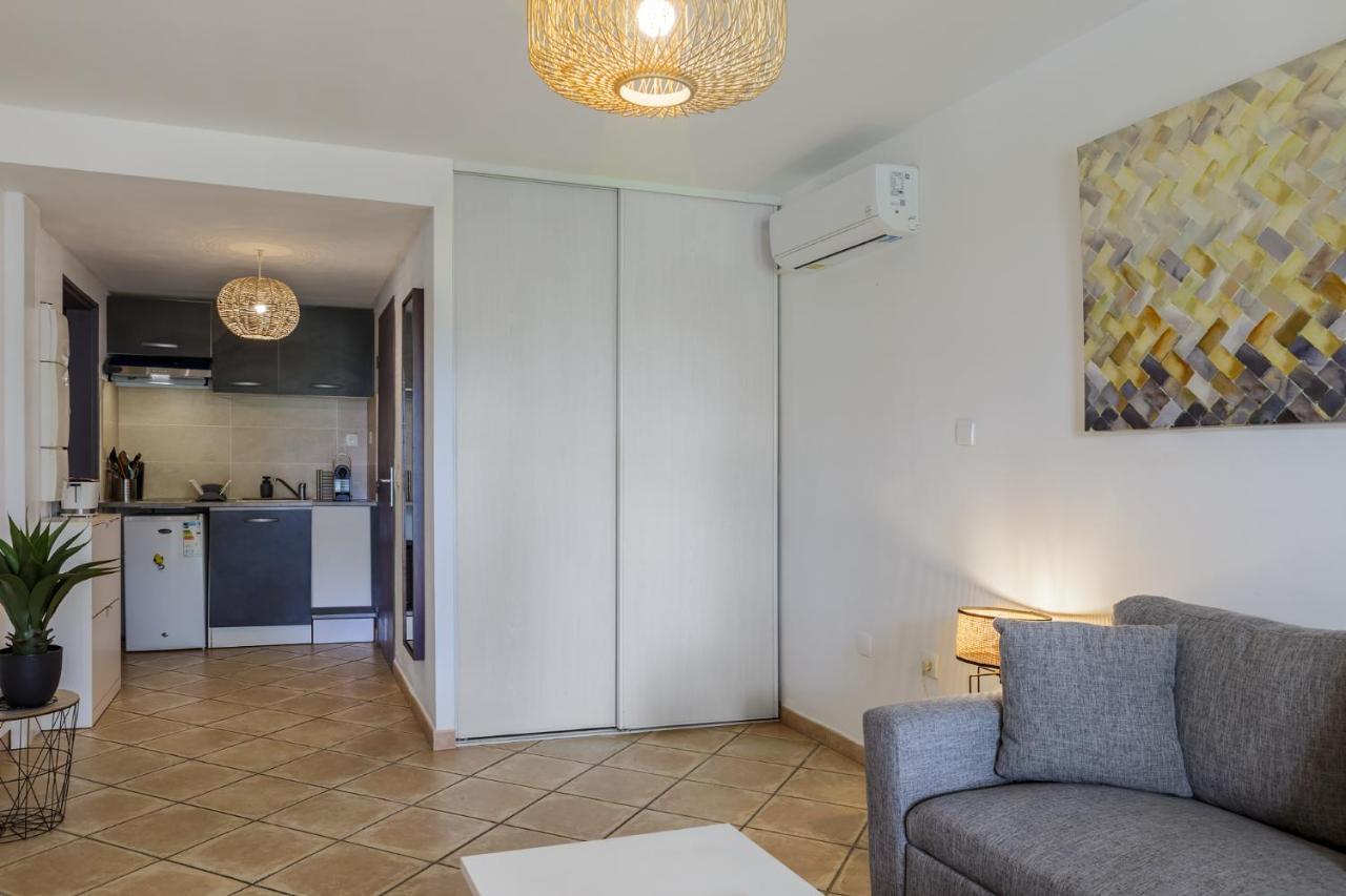 Le Saint-Gilles - Studio A St-Gilles-Les-Bains - Situe Dans Residence Privee Avec Piscine Экстерьер фото